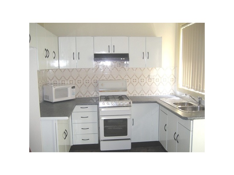 27 Robinson Street, Eastlakes NSW 2018