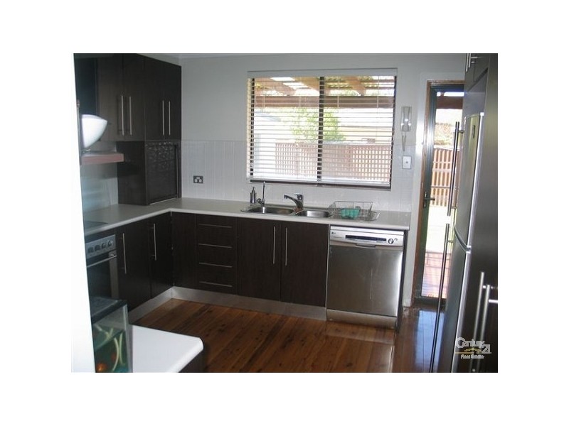 6 Trezise Pl, Quakers Hill NSW 2763