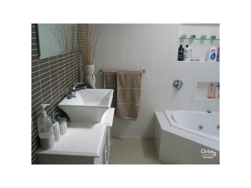 6 Trezise Pl, Quakers Hill NSW 2763