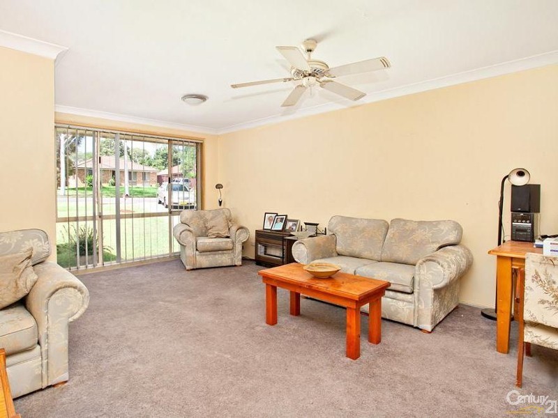 27 Gladstone Pde, Riverstone NSW 2765