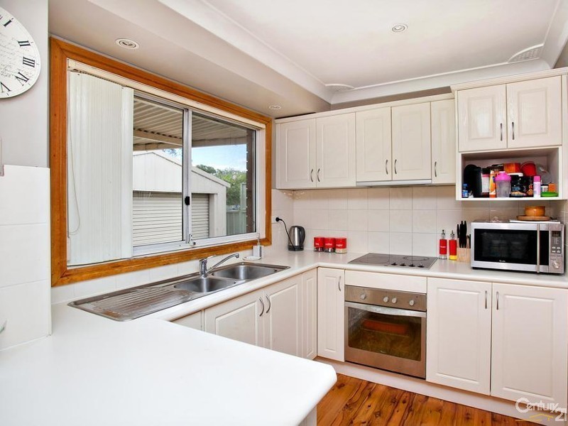 8 Phillip Place, Mcgraths Hill NSW 2756