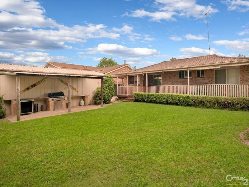 8 Phillip Place, Mcgraths Hill NSW 2756