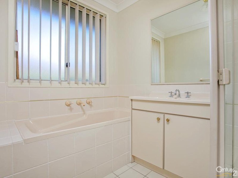 63 Aylward Ave, Quakers Hill NSW 2763