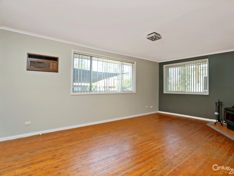 8 Pine Pl, Riverstone NSW 2765