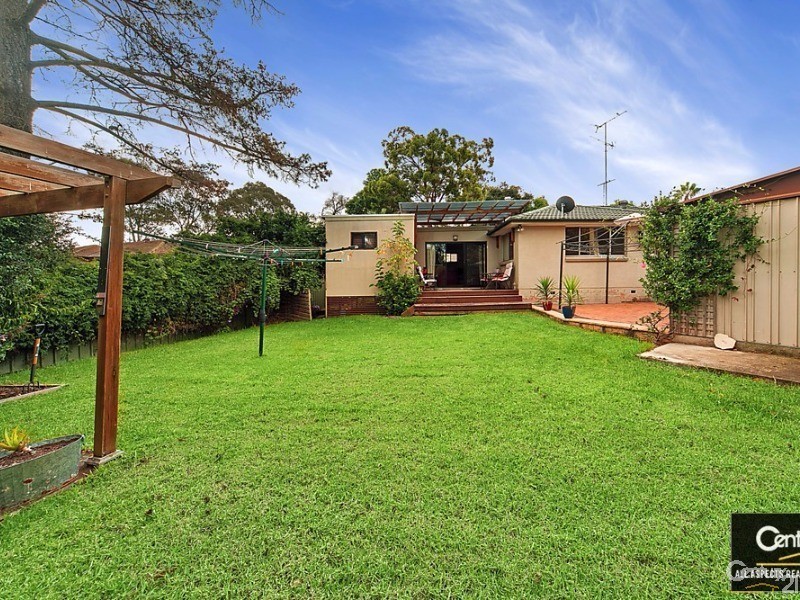 8 Pine Pl, Riverstone NSW 2765