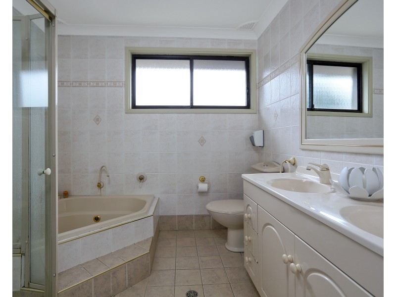 7 Taro Pl, Quakers Hill NSW 2763