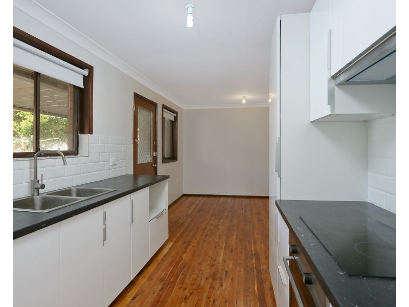 11 Kolodong Dr, Quakers Hill NSW 2763