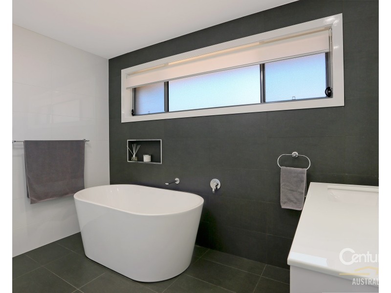 206 Piccadilly St, Riverstone NSW 2765