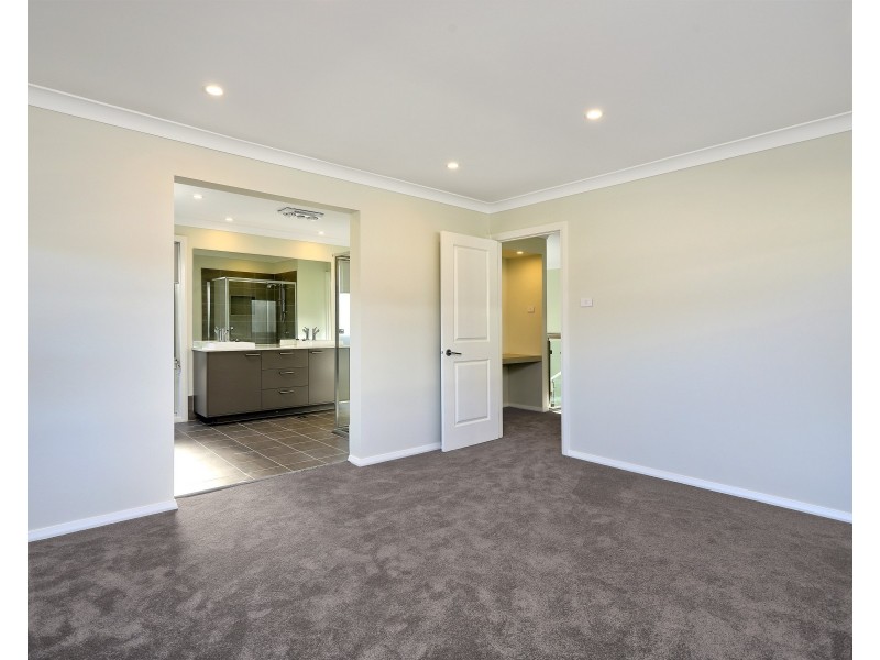 124 Pridham Ave, Box Hill NSW 2765