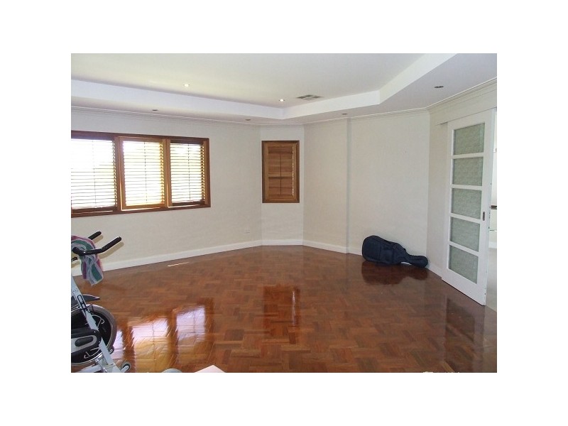 4 Lumsdaine Ave, East Ryde NSW 2113