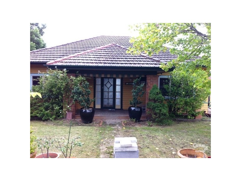 16 Taylor Road, Woodford NSW 2778