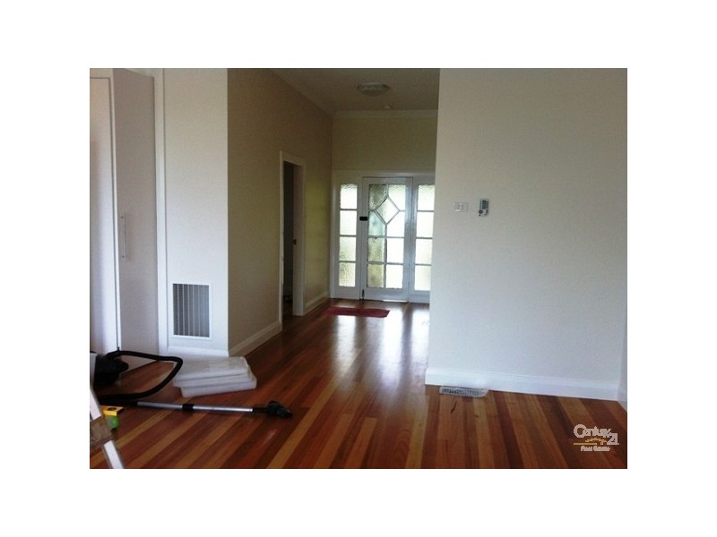 16 Taylor Road, Woodford NSW 2778