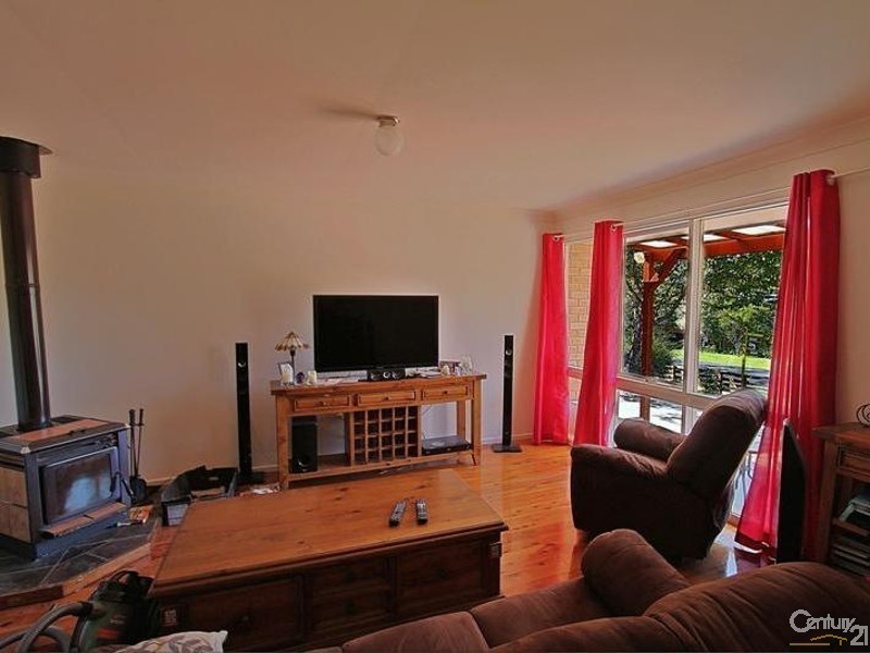 3 Kitchener Avenue, Wentworth Falls NSW 2782