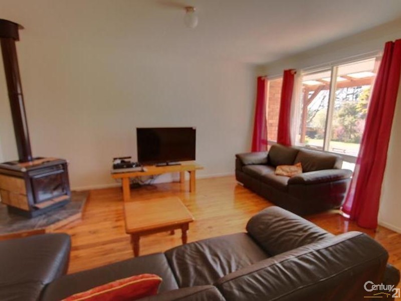 3 Kitchener Avenue, Wentworth Falls NSW 2782