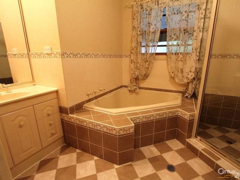 14 Careya Crescent, Woodford NSW 2778