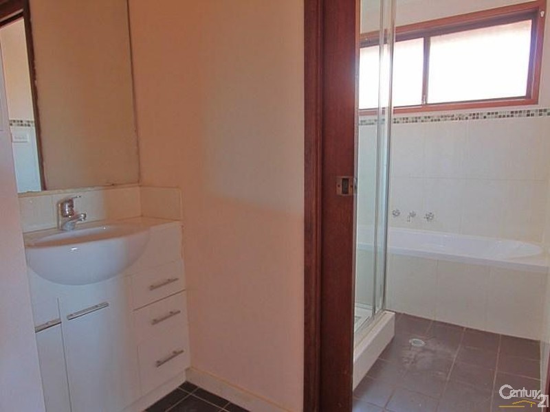 8 Grant Street, Woodford NSW 2778