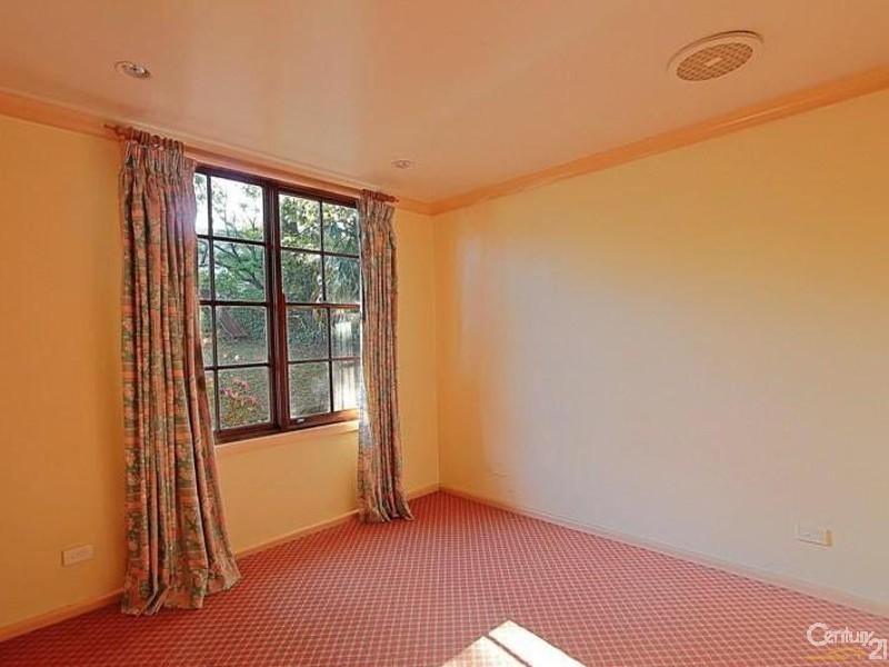 4 Genevieve Road, Bullaburra NSW 2784