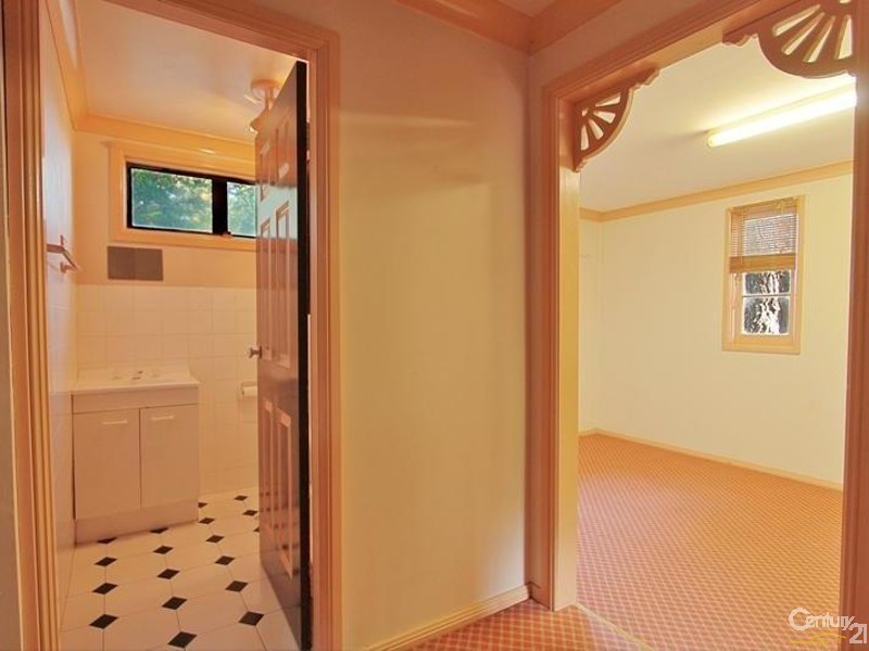 4 Genevieve Road, Bullaburra NSW 2784