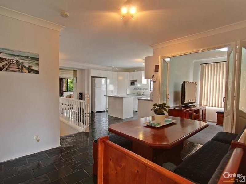 4 Catherine Crescent, Blaxland NSW 2774