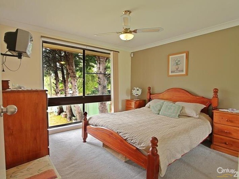 4 Catherine Crescent, Blaxland NSW 2774