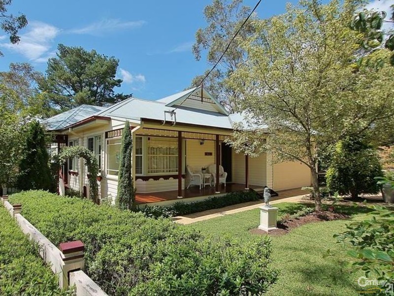 8 St Georges Road, Leura NSW 2780