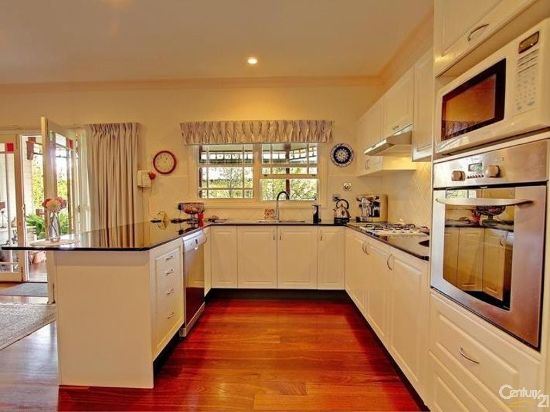 8 St Georges Road, Leura NSW 2780