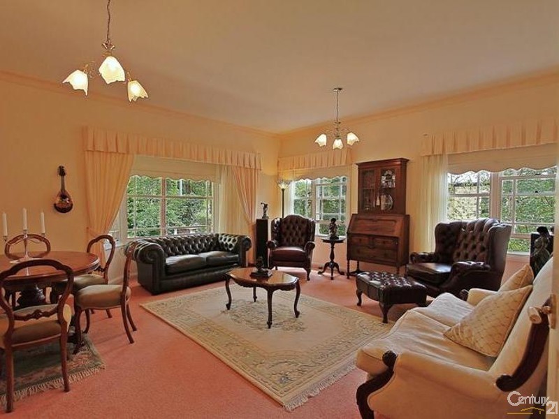 8 St Georges Road, Leura NSW 2780