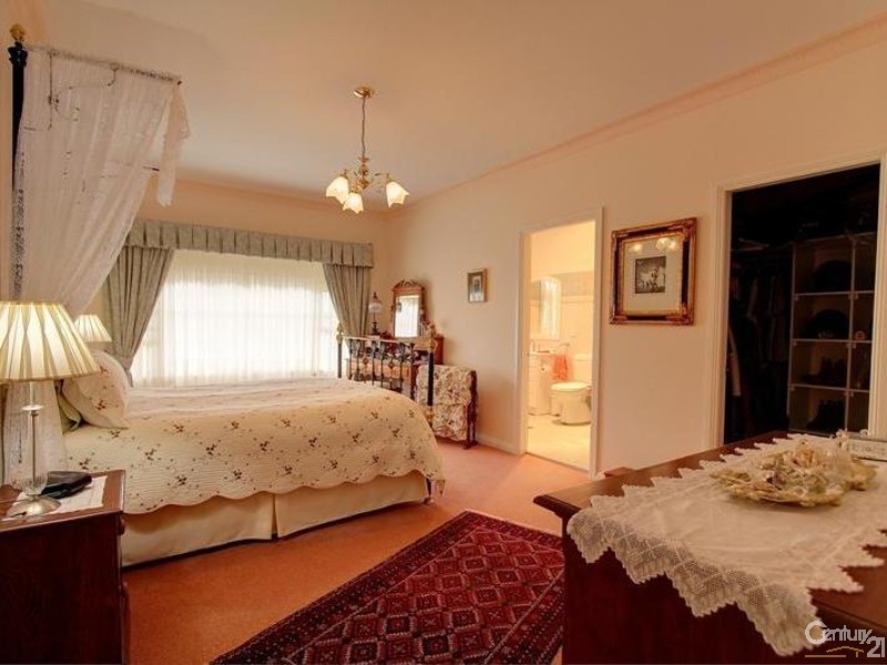 8 St Georges Road, Leura NSW 2780