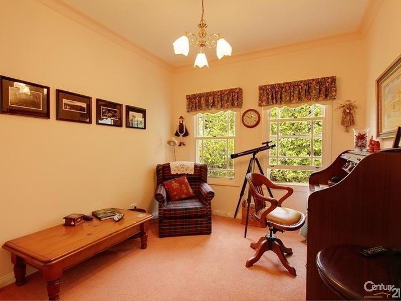 8 St Georges Road, Leura NSW 2780