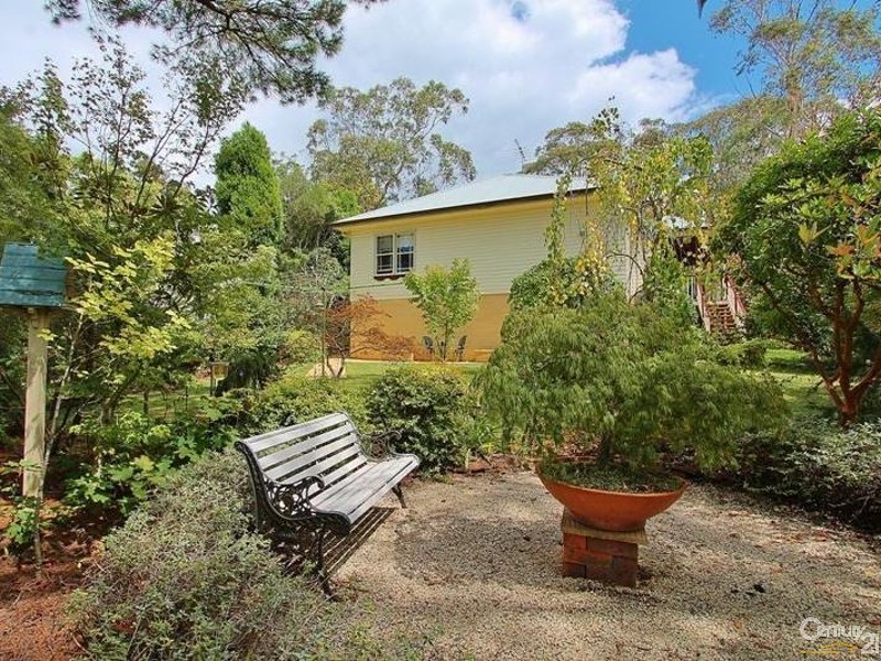 8 St Georges Road, Leura NSW 2780
