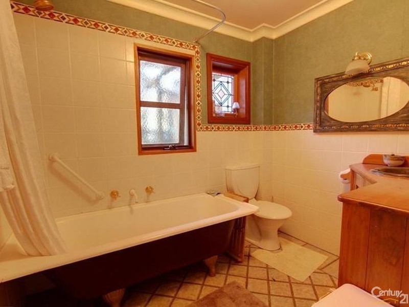 10 Noble Street, Bullaburra NSW 2784
