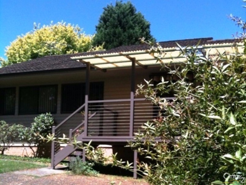 8 Page Avenue, Wentworth Falls NSW 2782