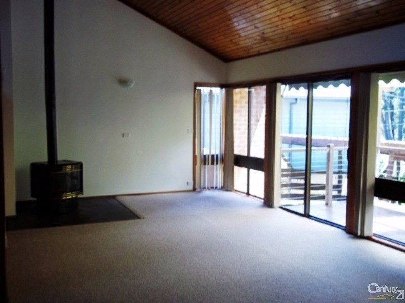 8 Page Avenue, Wentworth Falls NSW 2782