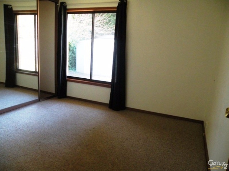 8 Page Avenue, Wentworth Falls NSW 2782