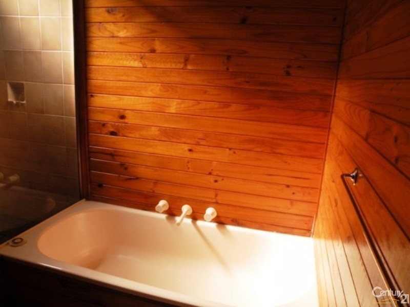 8 Page Avenue, Wentworth Falls NSW 2782