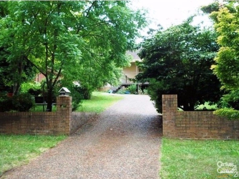 8 Page Avenue, Wentworth Falls NSW 2782