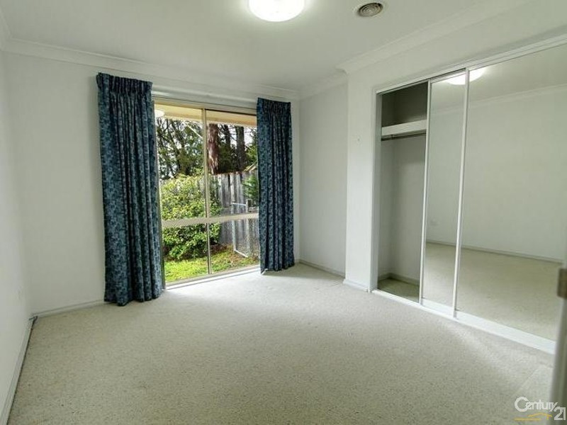 8 Tableland Road, Wentworth Falls NSW 2782