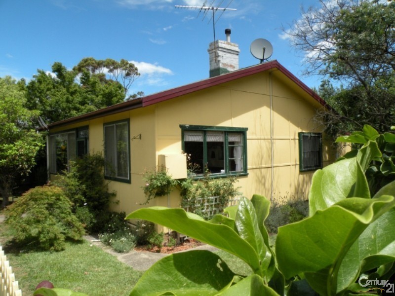 69 Railway Parade, Hazelbrook NSW 2779