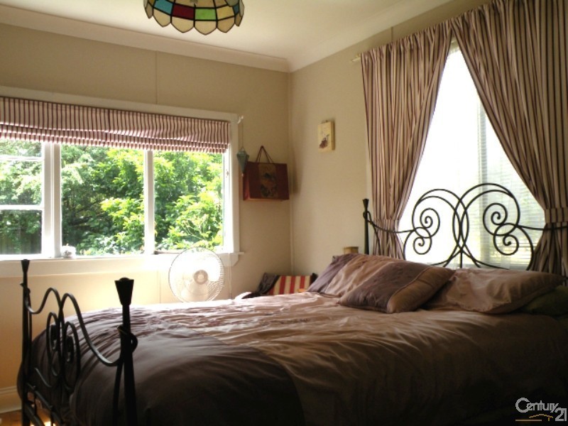 69 Railway Parade, Hazelbrook NSW 2779