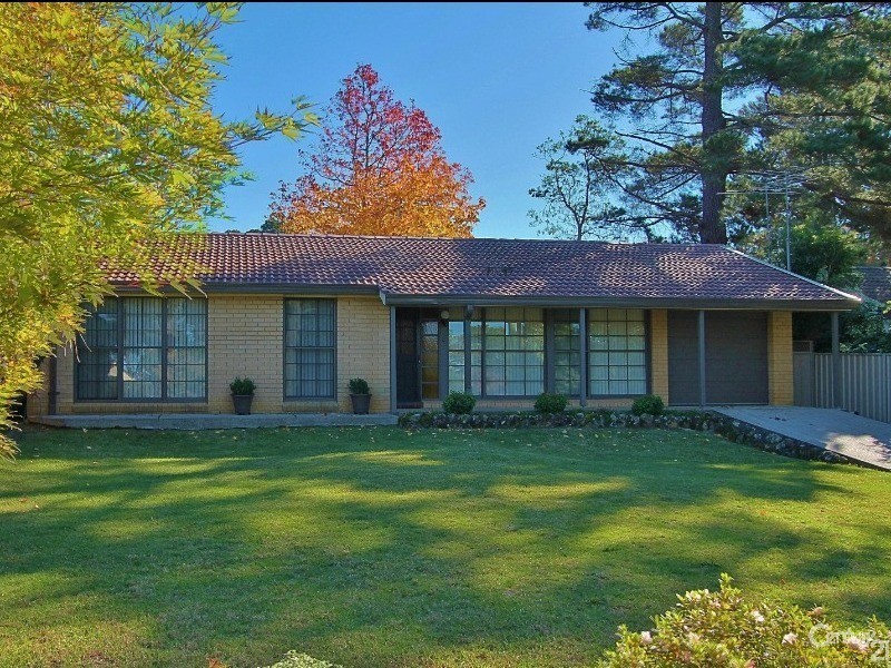 4 Pine Street, Hazelbrook NSW 2779