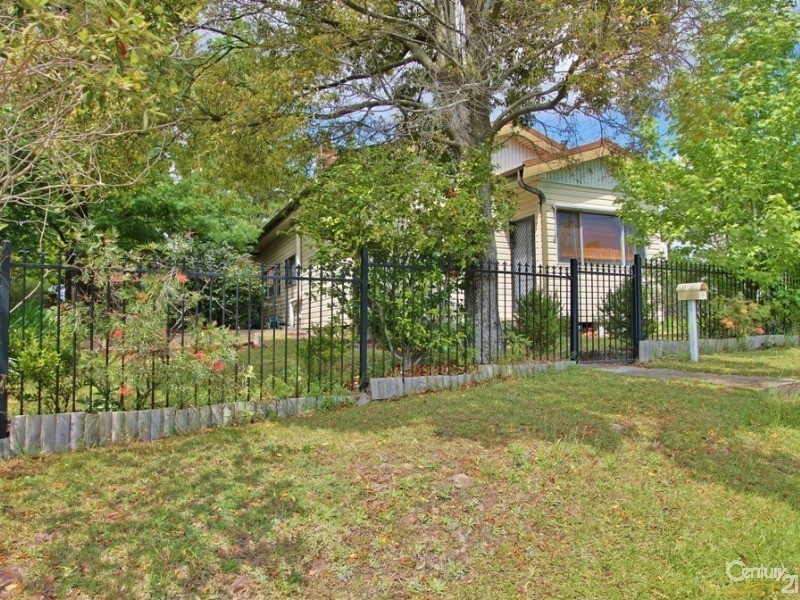 4  RAILWAY PARADE, Hazelbrook NSW 2779