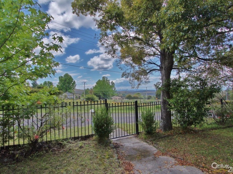 4  RAILWAY PARADE, Hazelbrook NSW 2779