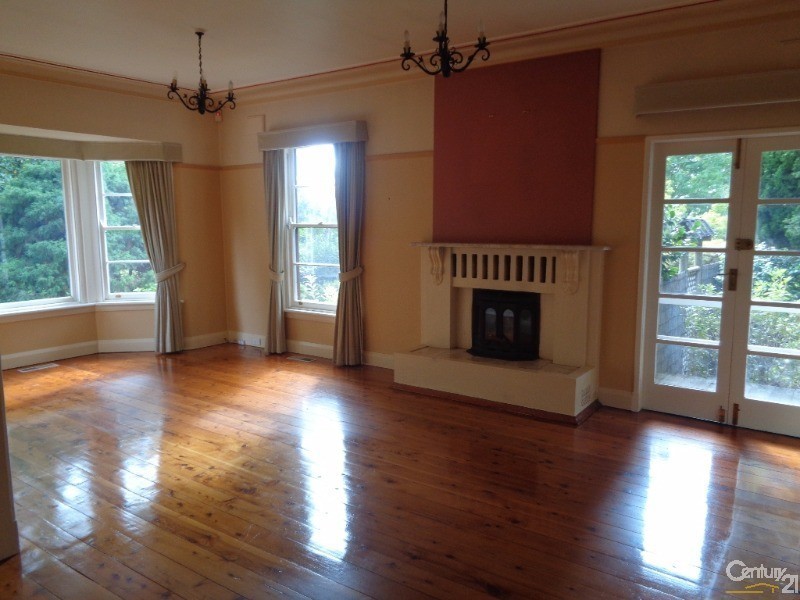 24  WATKINS ROAD, Leura NSW 2780