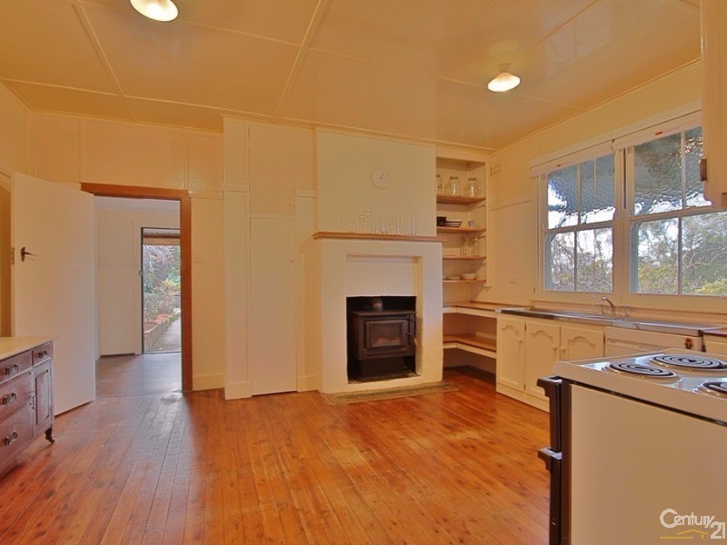 16 Boronia Road, Bullaburra NSW 2784