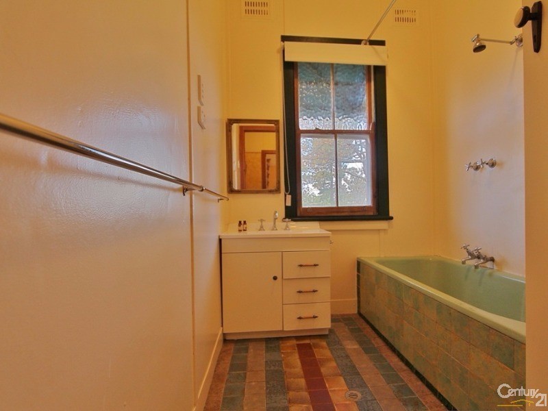 16 Boronia Road, Bullaburra NSW 2784