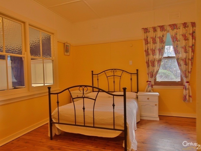 16 Boronia Road, Bullaburra NSW 2784