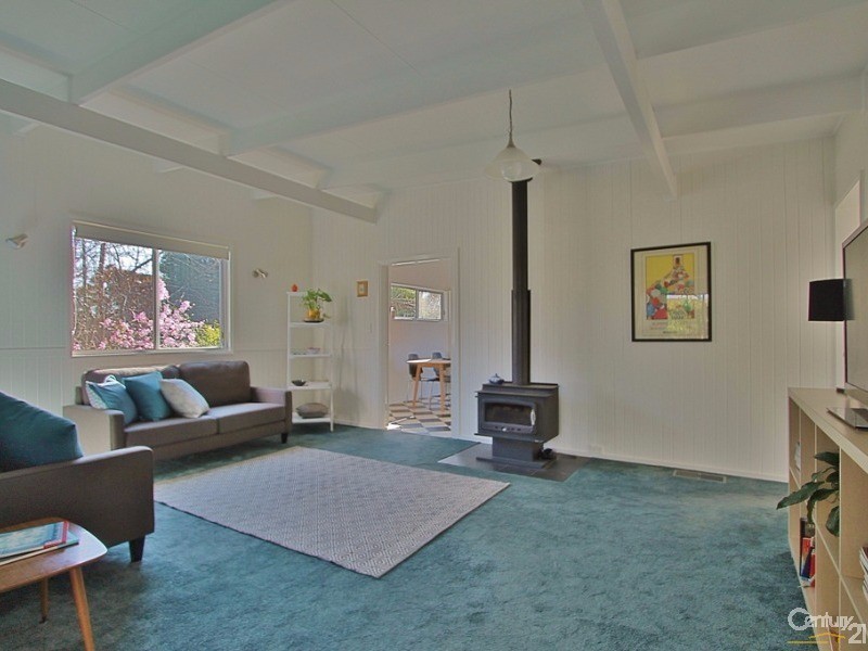 11 Yester Road, Wentworth Falls NSW 2782