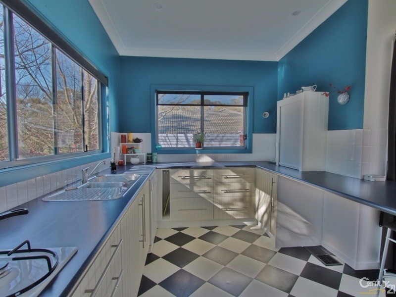 11 Yester Road, Wentworth Falls NSW 2782