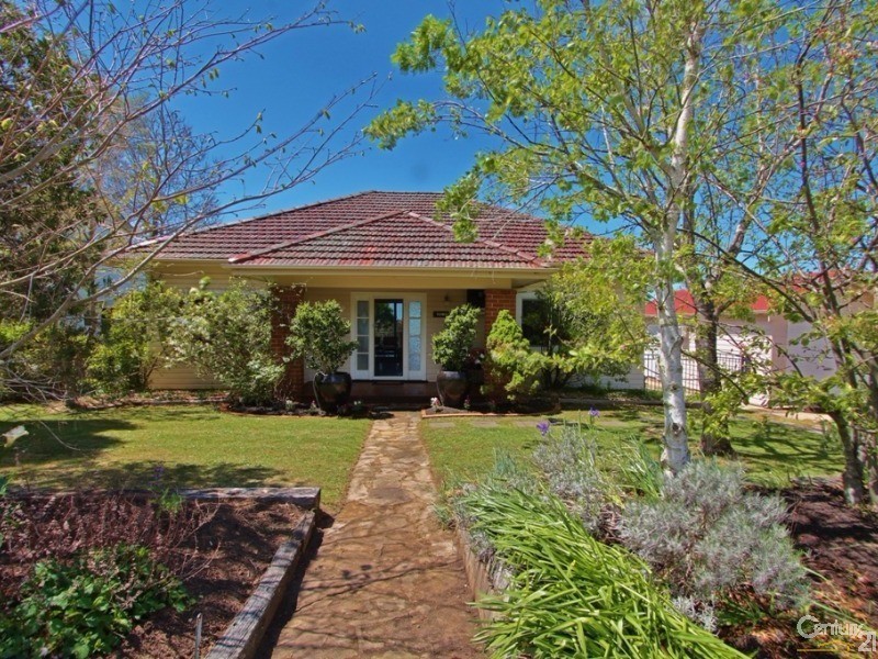 16 Taylor Road, Woodford NSW 2778