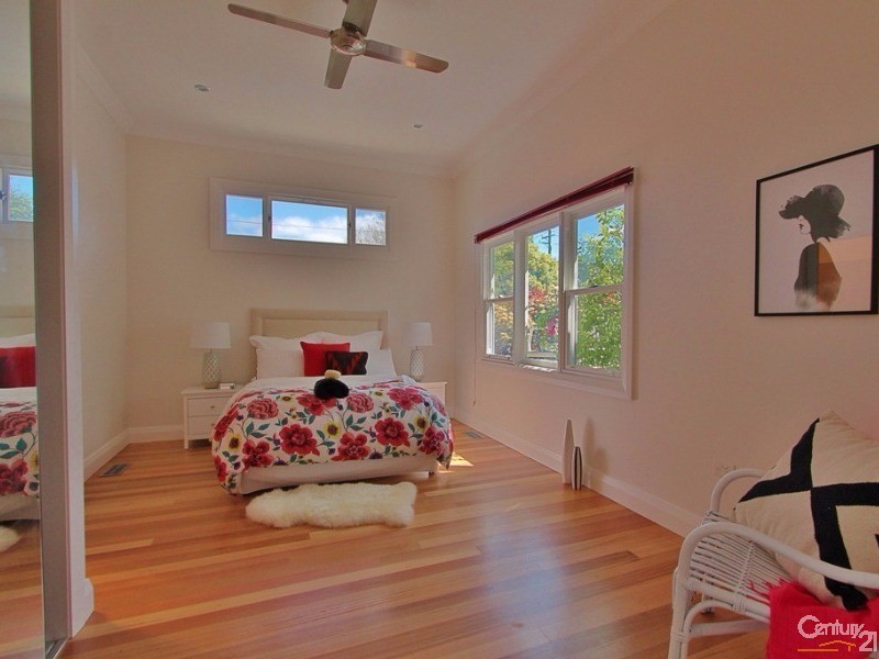 16 Taylor Road, Woodford NSW 2778